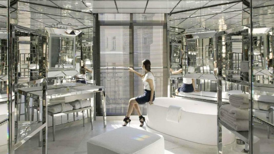 Salle de bain de luxe au royal monceau à Paris