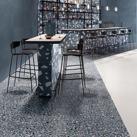 Carrelage en terrazzo bleu