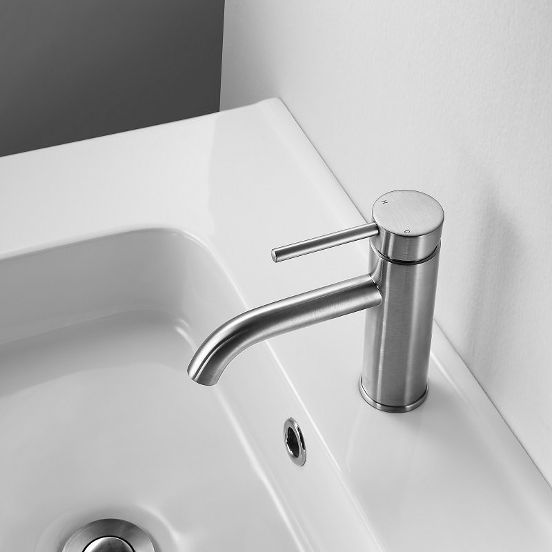 Lavabo de salle de bains gris cendré Dahlia de VIGO, robinet nickel brossé,  21,25 po VGT1516