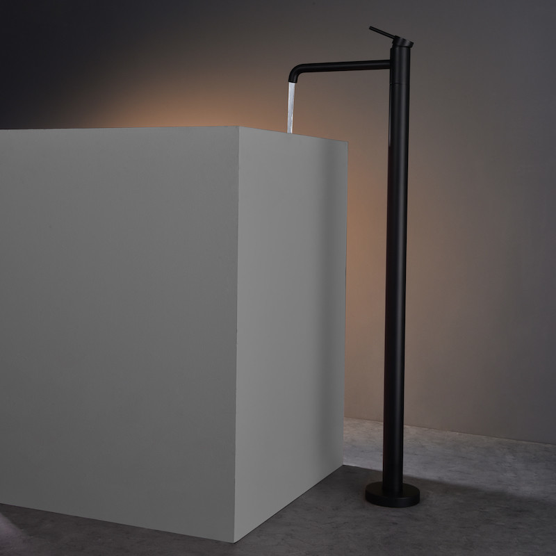 Robinet sur pied noir mat