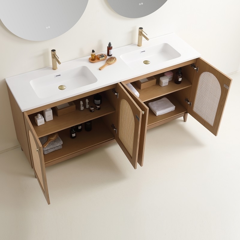 Antieke gouden wastafelmengkraan 