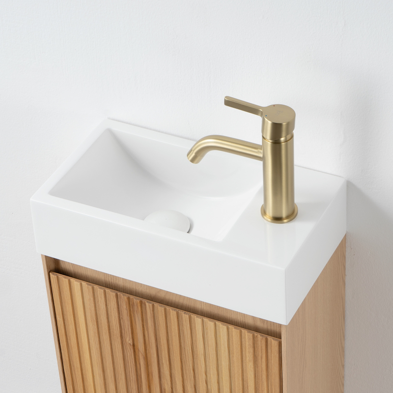 Vrijstaand bad tegen de muur