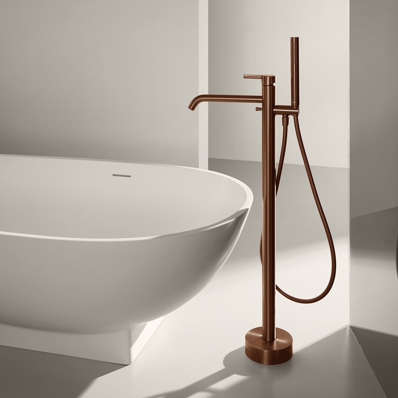 Mitigeur sur pied pour baignoire îlot bronze brossé