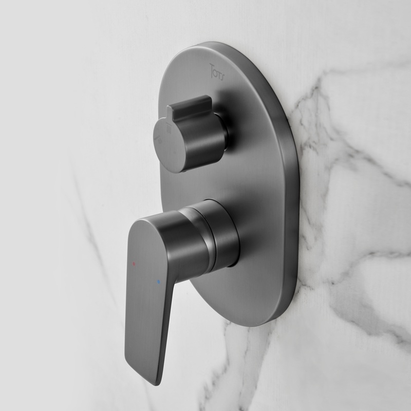 matzwarte inbouw waterval badmengkraan