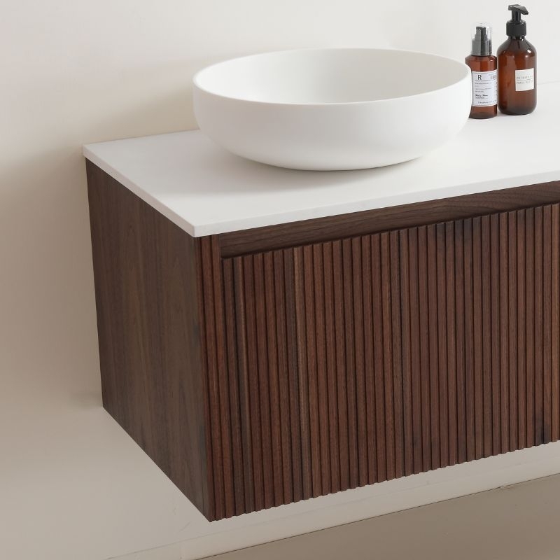 Zwarte vrijstaande badkuip