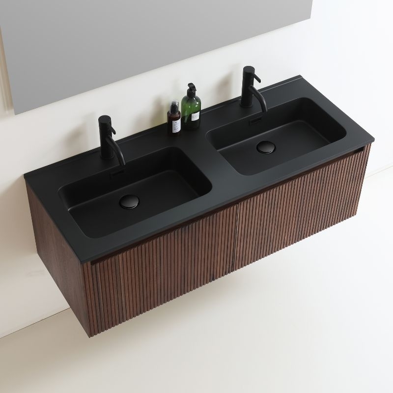 Matzwarte kraanuitloop