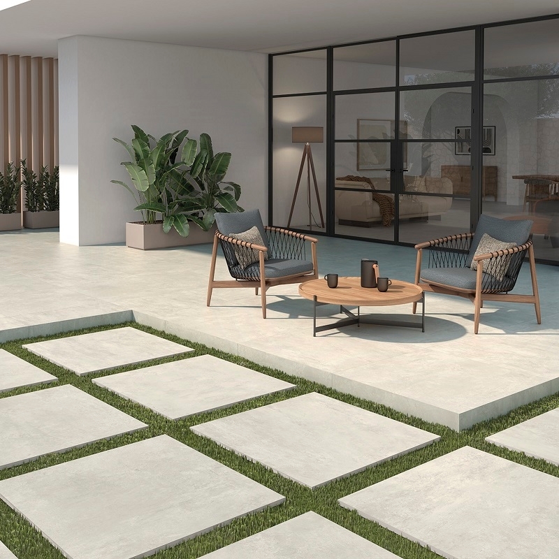 Carrelage extérieur Argon 2.0 Arena mat sur herbe